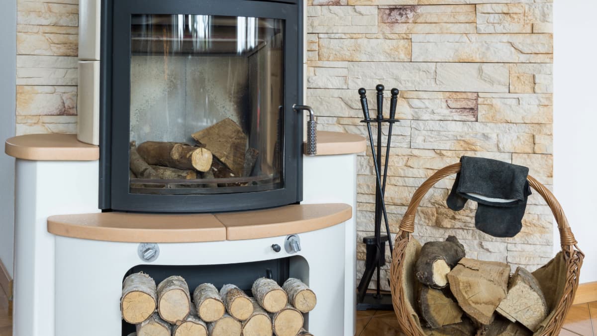 Comment se déroule le ramonage d'un poêle à bois